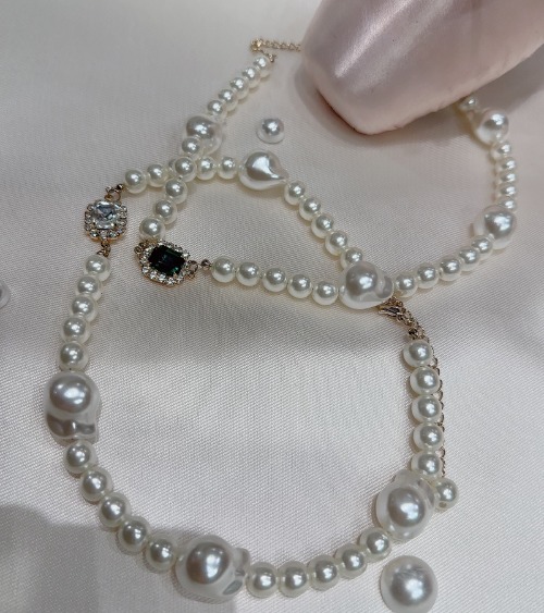 Jewelry pearl necklace
